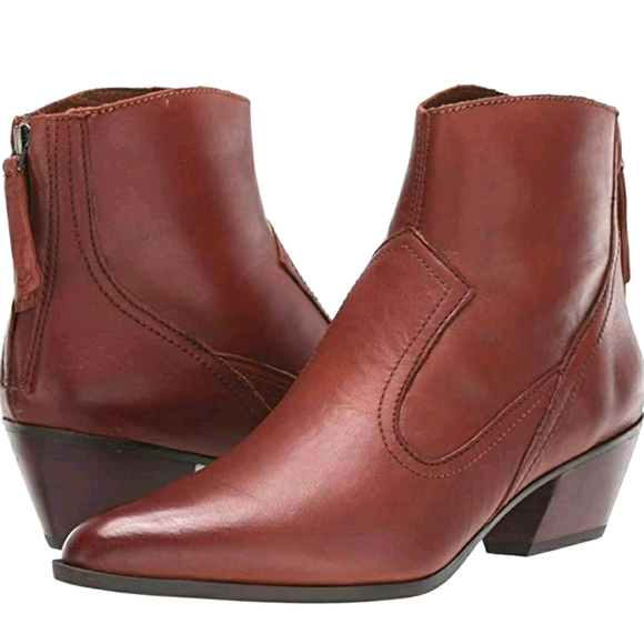 Boot - Picture 2 of 4